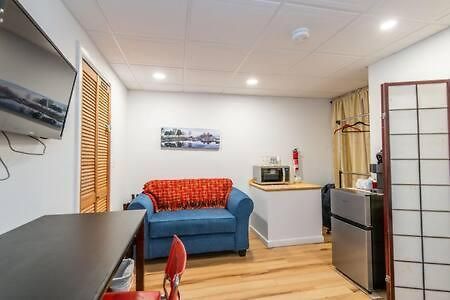 Cozy Private Apt Near Downtown Берлингтон Экстерьер фото