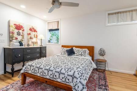 Cozy Private Apt Near Downtown Берлингтон Экстерьер фото